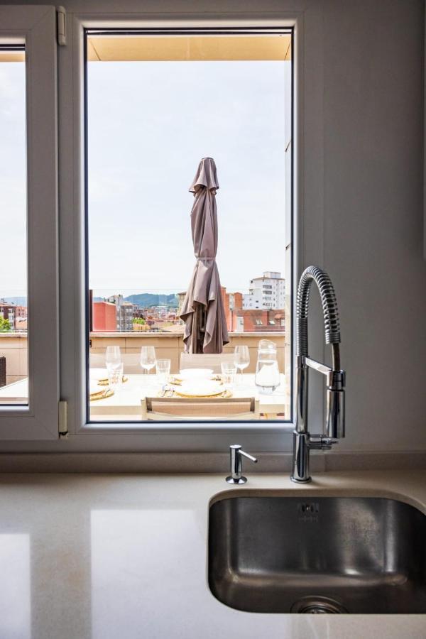 Apartamento Lujoso Atico Entre 2 Playas Con Garaje, Terraza, Vistas Y Wifi Gijón Exterior foto