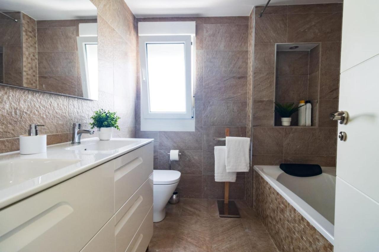 Apartamento Lujoso Atico Entre 2 Playas Con Garaje, Terraza, Vistas Y Wifi Gijón Exterior foto
