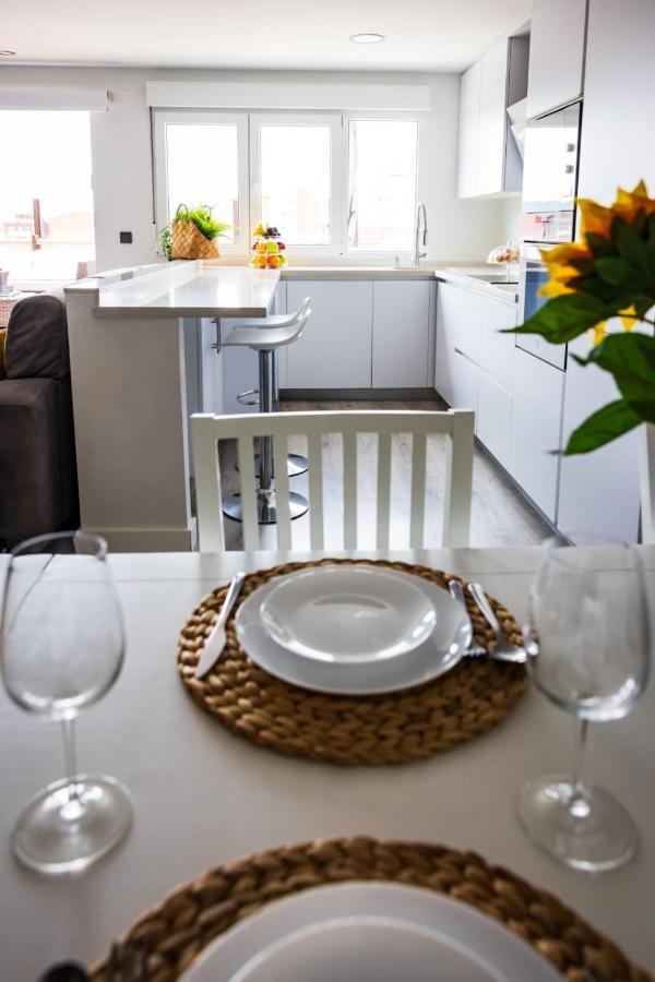 Apartamento Lujoso Atico Entre 2 Playas Con Garaje, Terraza, Vistas Y Wifi Gijón Exterior foto