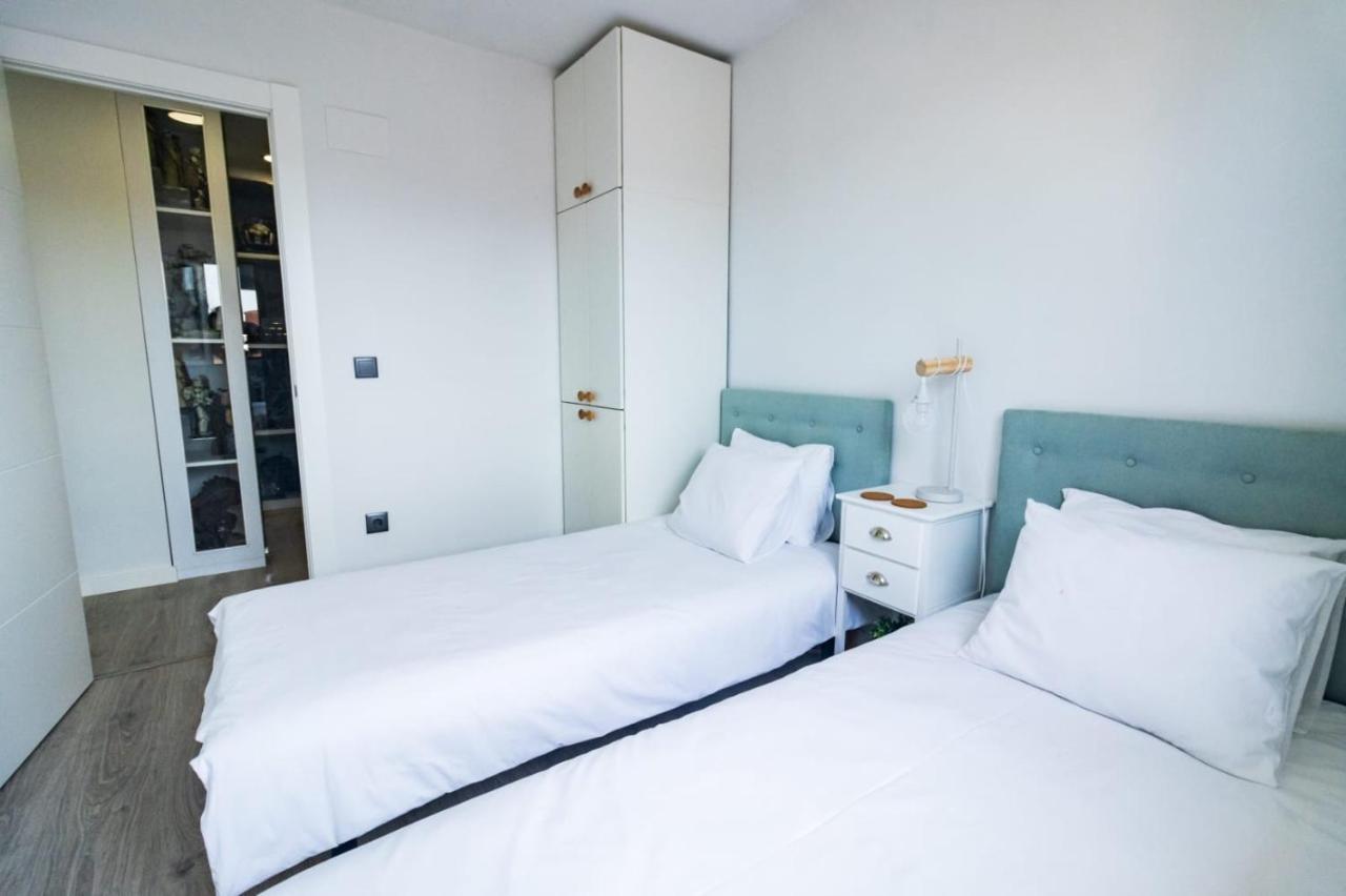Apartamento Lujoso Atico Entre 2 Playas Con Garaje, Terraza, Vistas Y Wifi Gijón Exterior foto